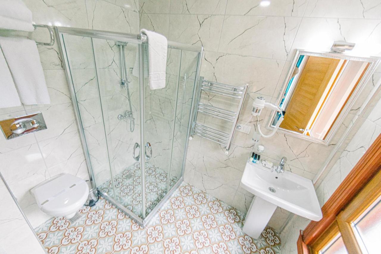 Acacia Mansion Hotel Istanbul Bagian luar foto